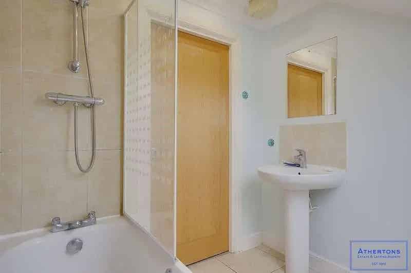 2 Bed Flat for Sale - Modern Apartment near Bournemouth Town Centre