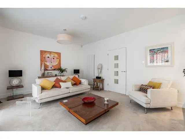 2 Bedroom Townhouse for Sale in Newington