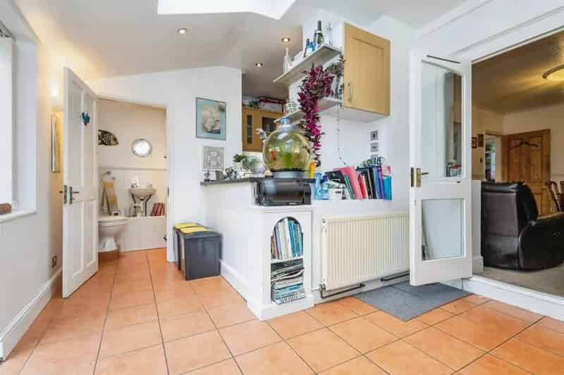 Spacious 4 Bedroom Family Home with Garage and Garden