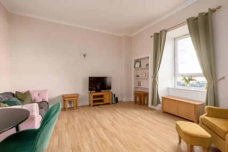 1 Bedroom Ground Floor Flat for Sale in Edinburgh