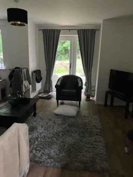 Flat For Rent in Mid Sussex, England