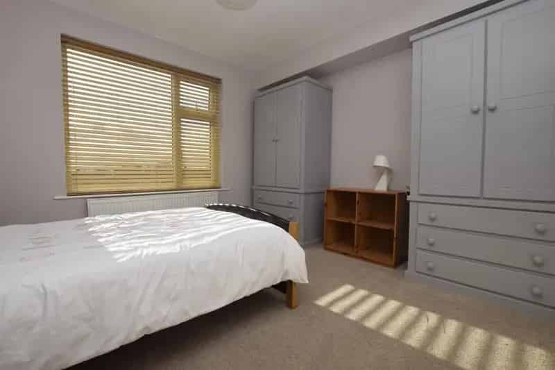 1 Bedroom Semi-Detached House to Rent Bills Included