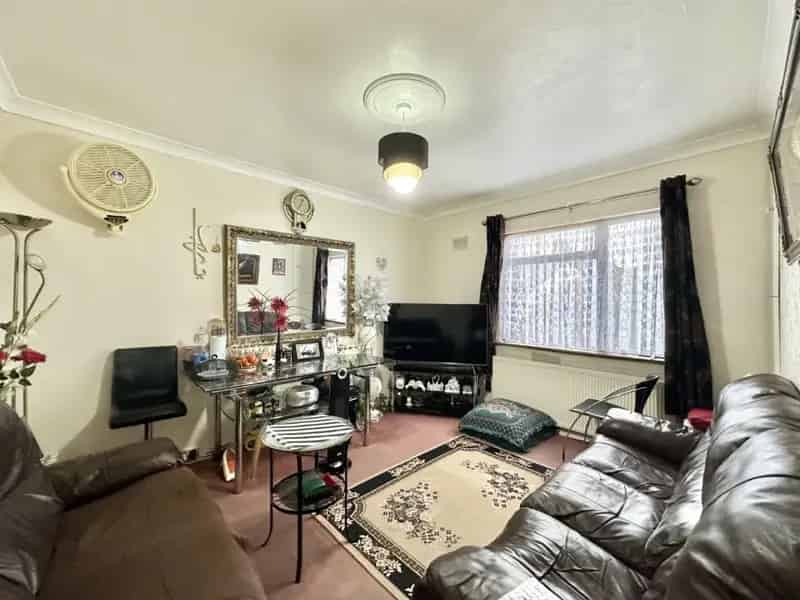 2 Bedroom Maisonette for Sale Southall