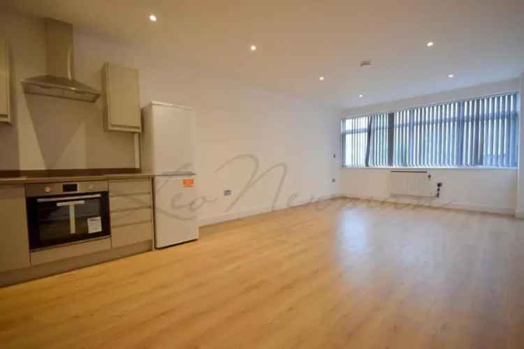 Modern Studio Flat near Basingstoke Station with Parking