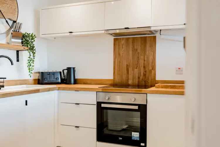 Shawlands 2-Bedroom Tenement Flat Near Queens Park