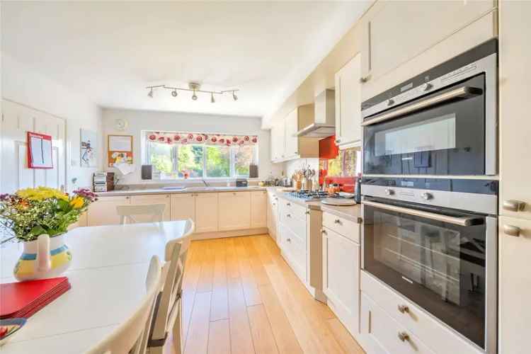 House For Sale in Leeds, England