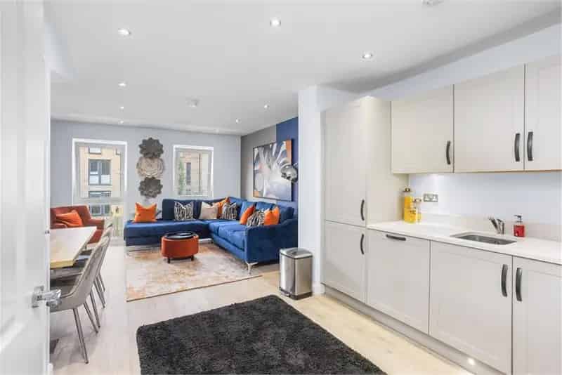 2 Bed Flat - Maisonette with 1 Reception Room