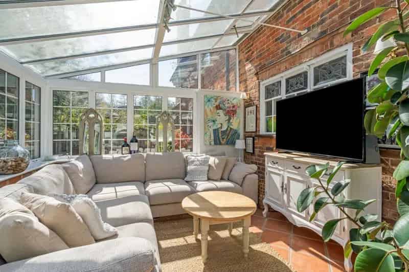 5 Bedroom Detached House for Sale Near Fleet Town Centre