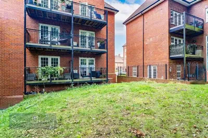 2 Bedroom Flat for Sale - High Spec Finish, 2 Balconies, Underground Parking