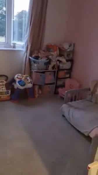 Two Bedroom First Floor Flat Open Plan Kitchen Bath Shower