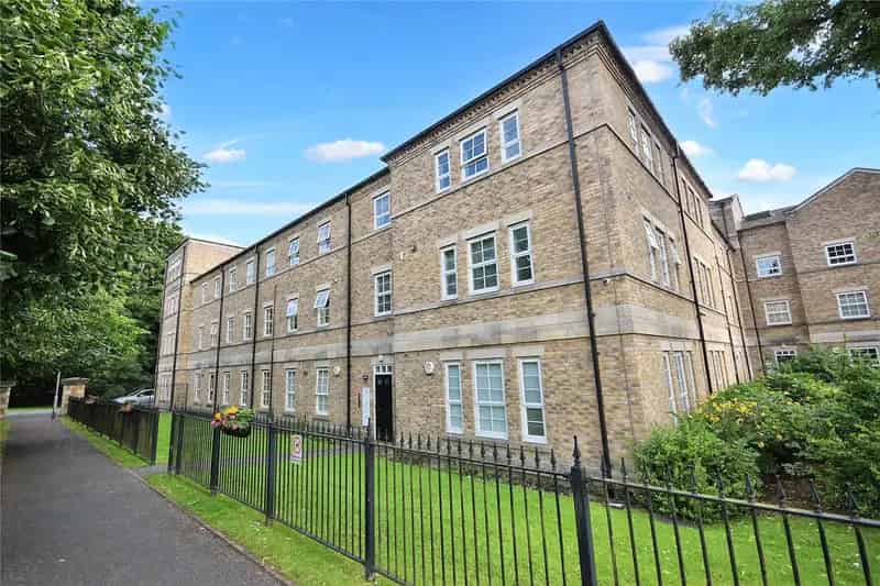 Two Bedroom Apartment WF1 - En Suite, Parking, No Onward Chain