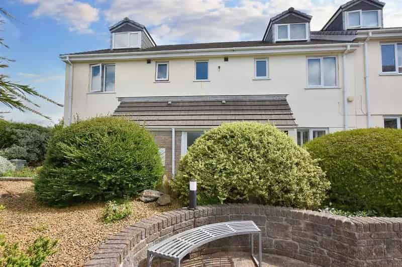 2 Bedroom Maisonette For Sale