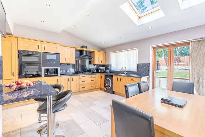 4 Bedroom Semi Detached House to Rent