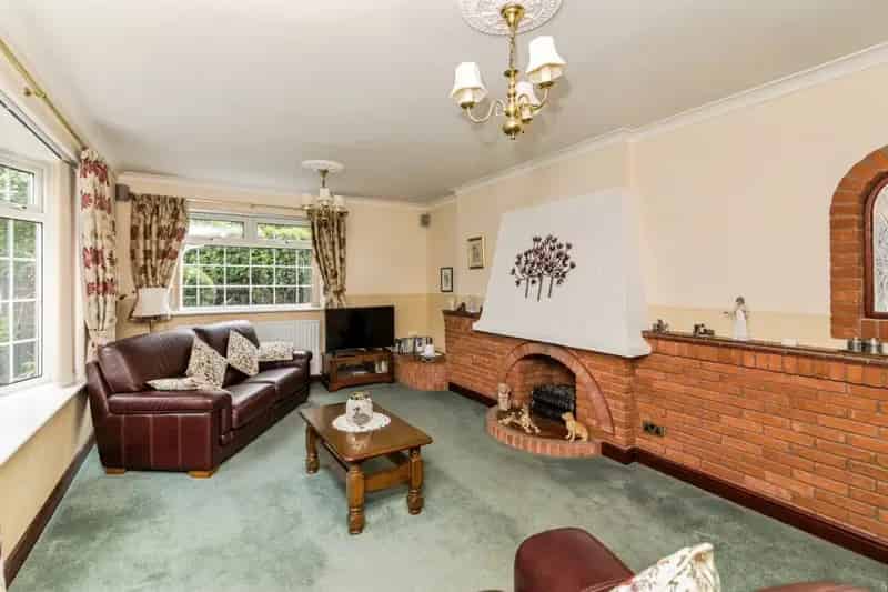 Detached Home Hall Lane Secluded 3 Beds Large Garden Garage
