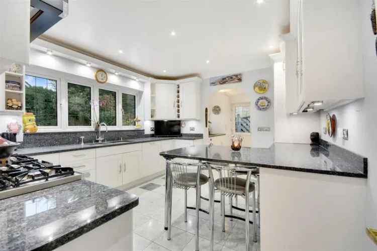 5 Bedroom Detached House for Sale in Old Shenfield