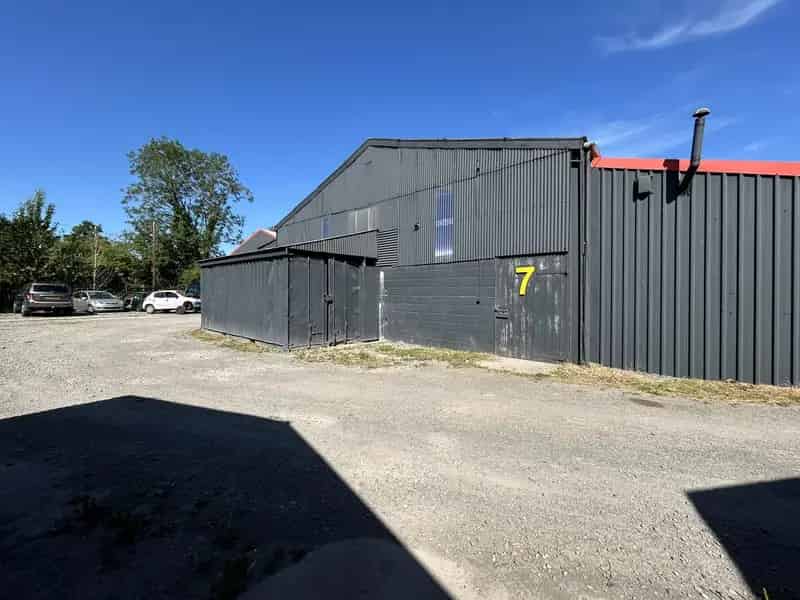Modern Industrial Workshop Unit For Lease