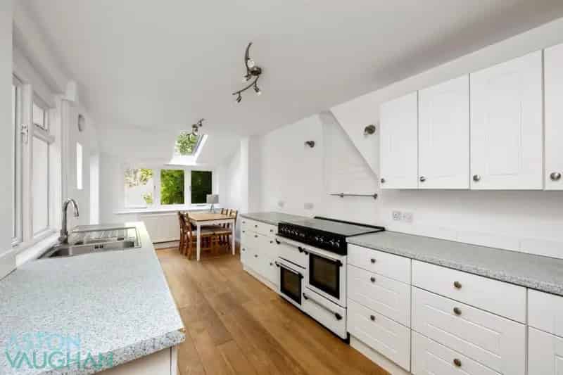 5 Bedroom Terraced House For Sale Near Beach