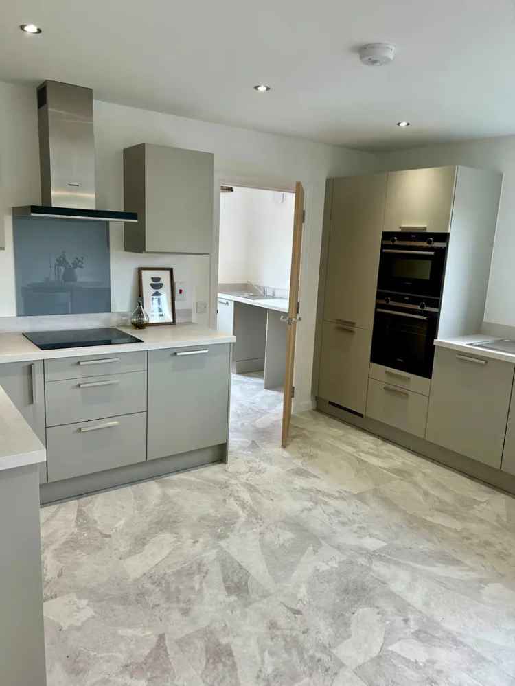 4 Bedroom Detached Home with Garden Room and Integral Garage