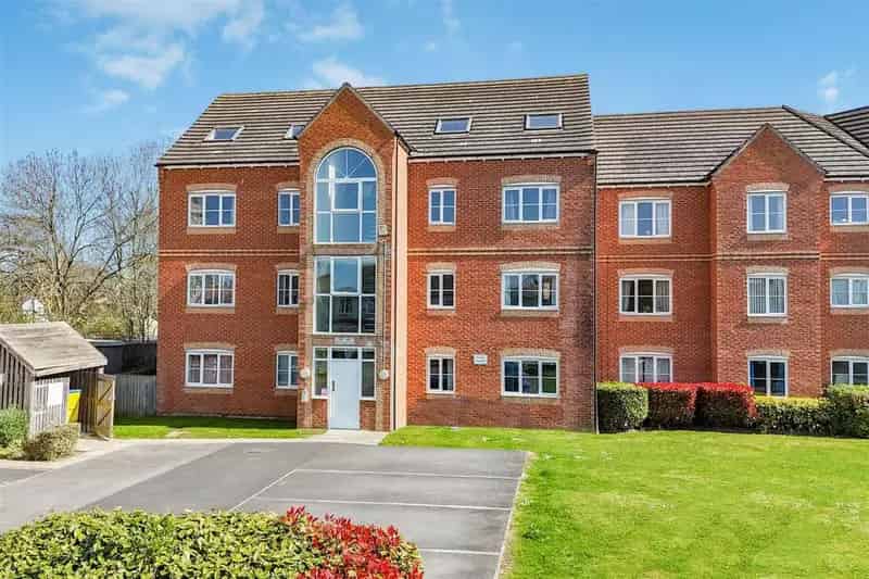 2 Bedroom Ground Floor Apartment For Sale