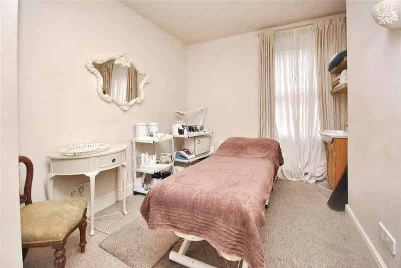 3 Bed Flat for Sale in Sherborne Town Centre