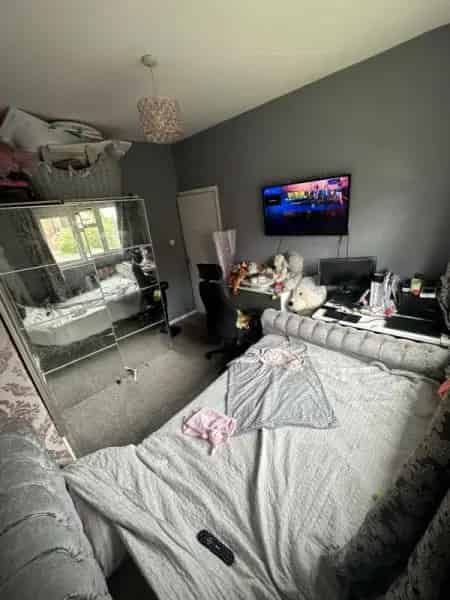 3 Bed Semi Detached House Large Garden