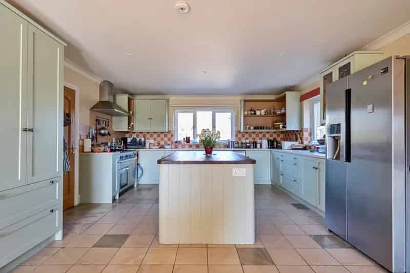 5 Bedroom Detached House with Annexe For Sale