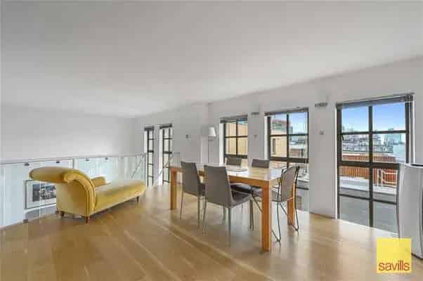 Luxury Apartment with Thames Views