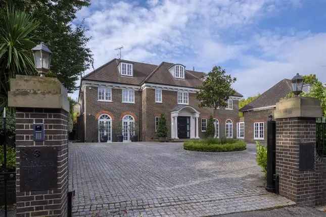 Detached Family Home For Sale