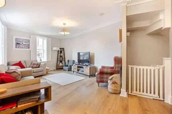 Grade II Listed Townhouse Windsor 4 Floors Elegant Interior Parking
