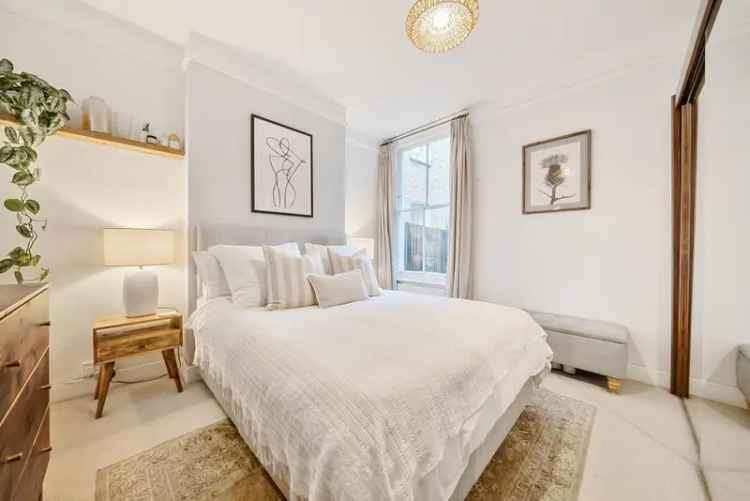 Flat For Sale in London, England