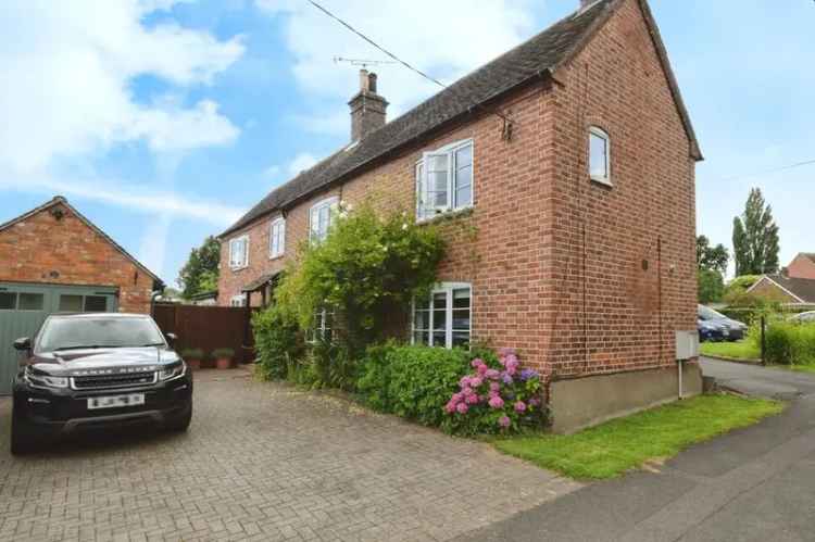 3 Bedroom Detached House for Sale Allesley West Midlands