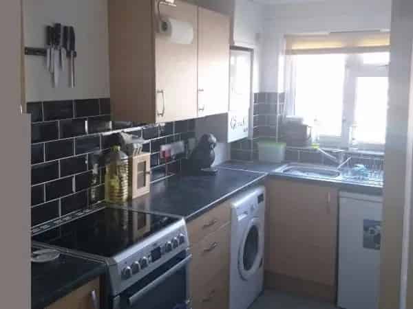 1 Bedroom Flat with Garden Parking Near Town and Country Park