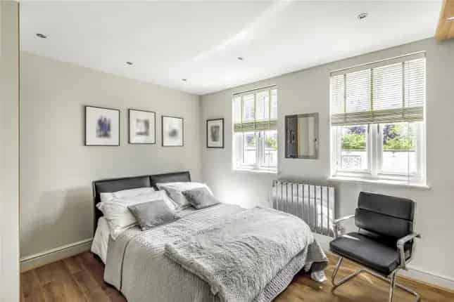 Four Bedroom House for Sale in Hurlingham Square London