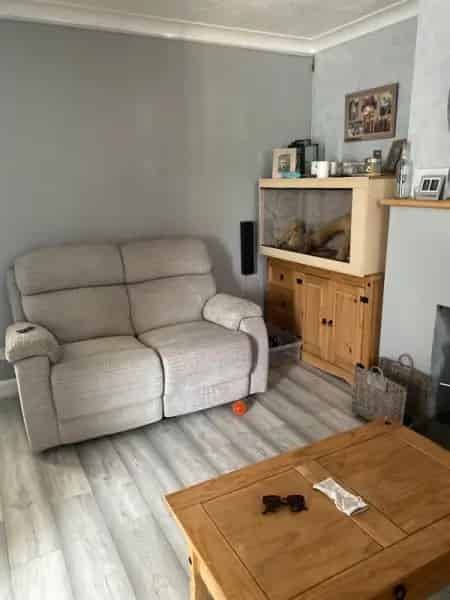 2 Bed House Near Schools Shops and Bus