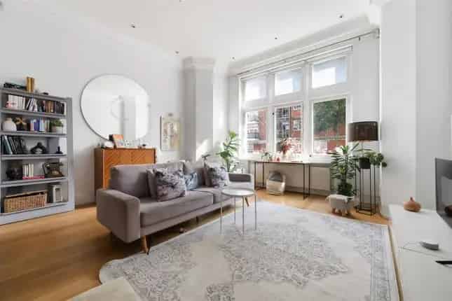 Flat for sale in Palace Court, London W2