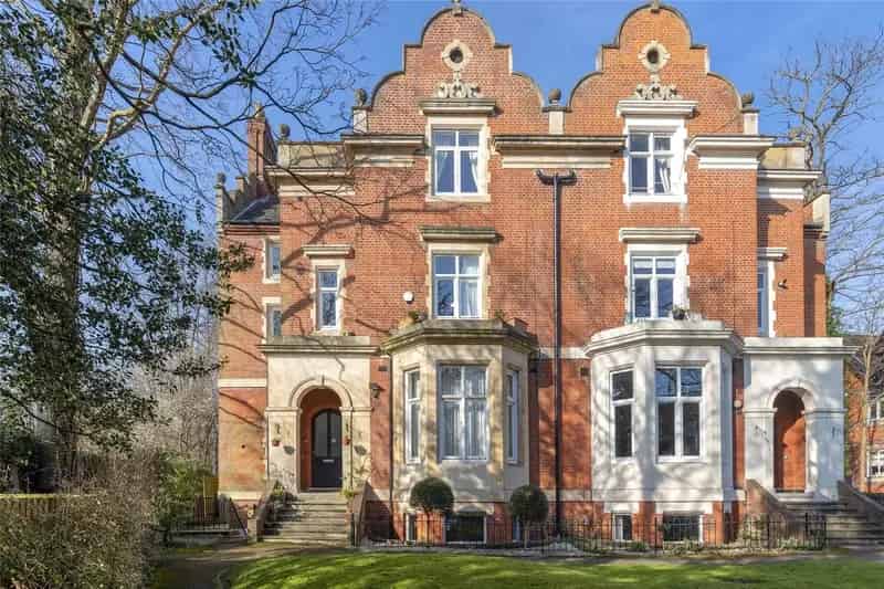 2 Double Bedroom Flat Crystal Palace 530 Sq Ft