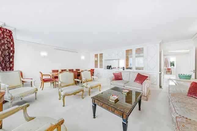 Flat for sale in South Lodge, London SW7