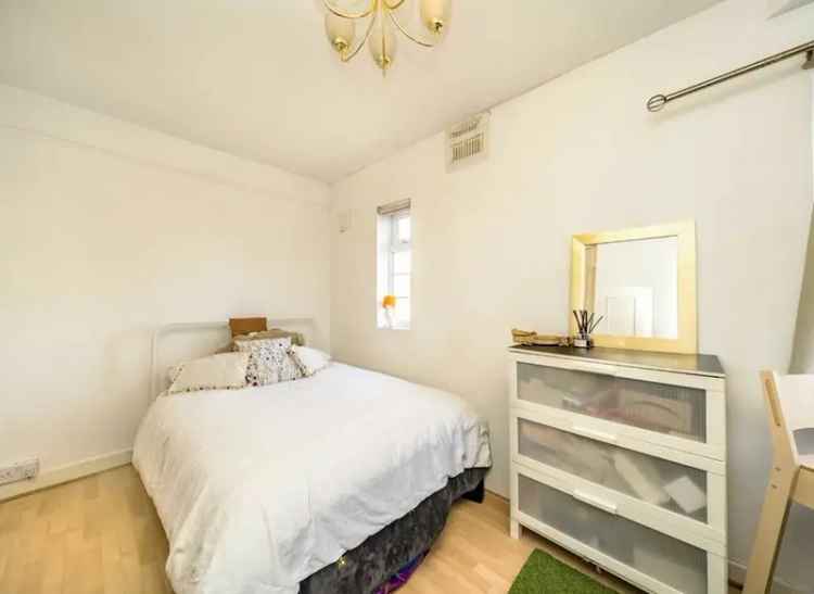2 Double Bedroom Apartment with Balcony and Parking near Wandsworth Common