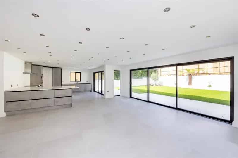 7-Bedroom House with 3 Reception Rooms and Large Garden