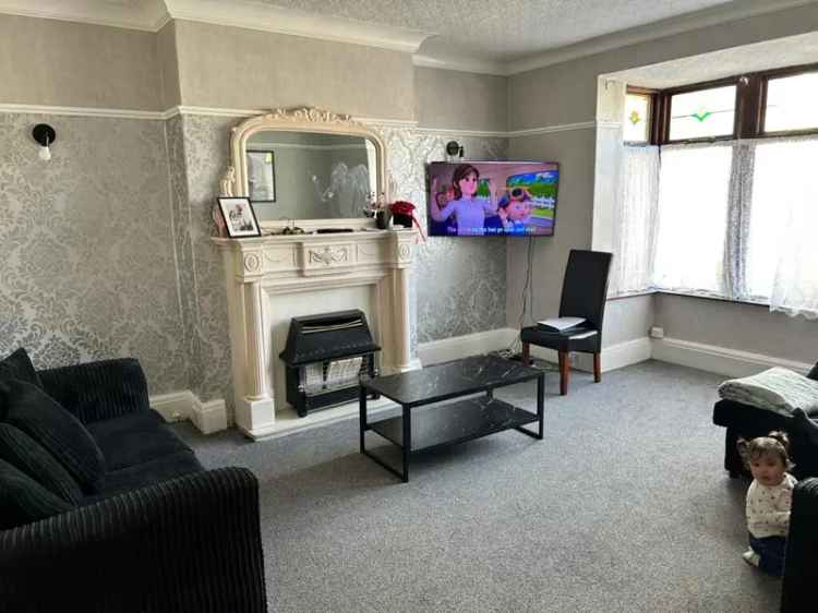 4 Bedroom Semi Detached House for Sale in Heaton