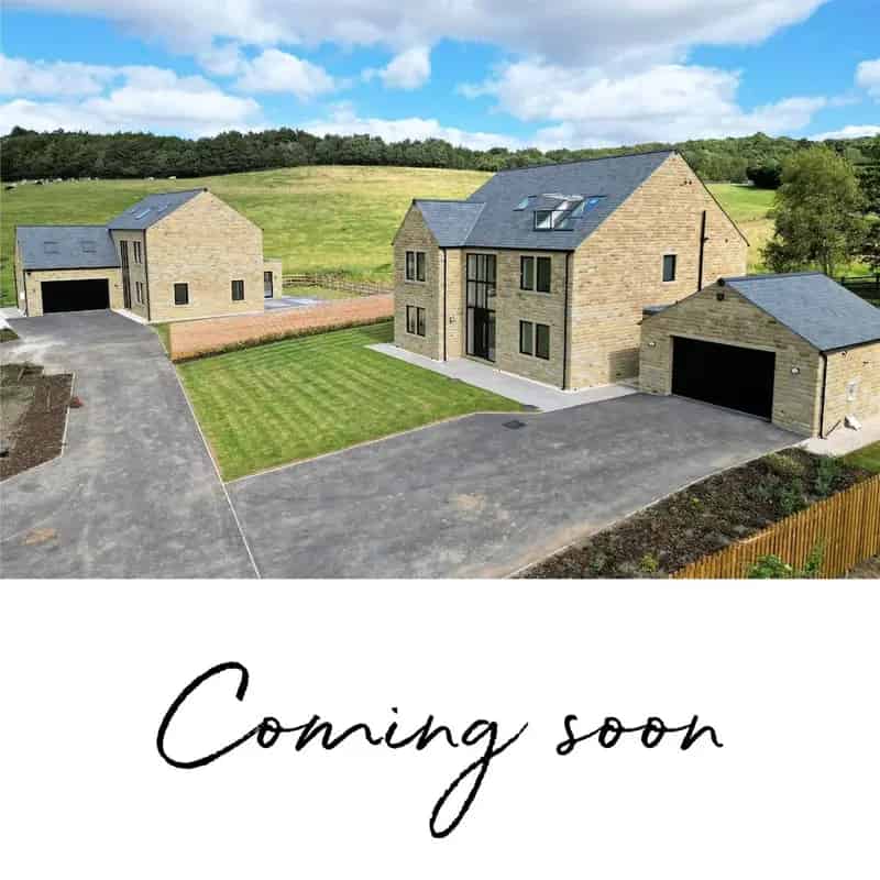 Luxury 6-Bedroom Detached House with 2-Acre Paddock