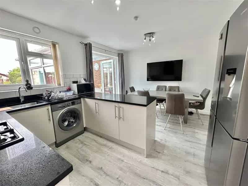 Three Bedroom Semi-Detached House in Nuthall