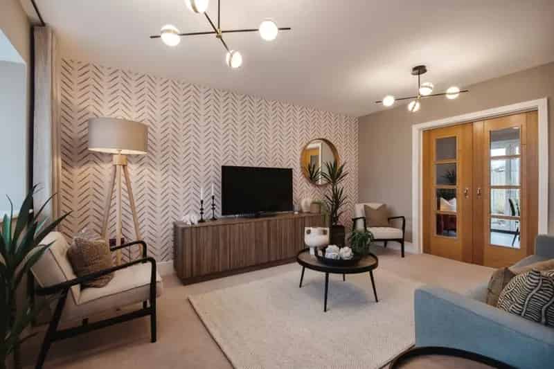 4 Bedroom Detached House with Large Garden