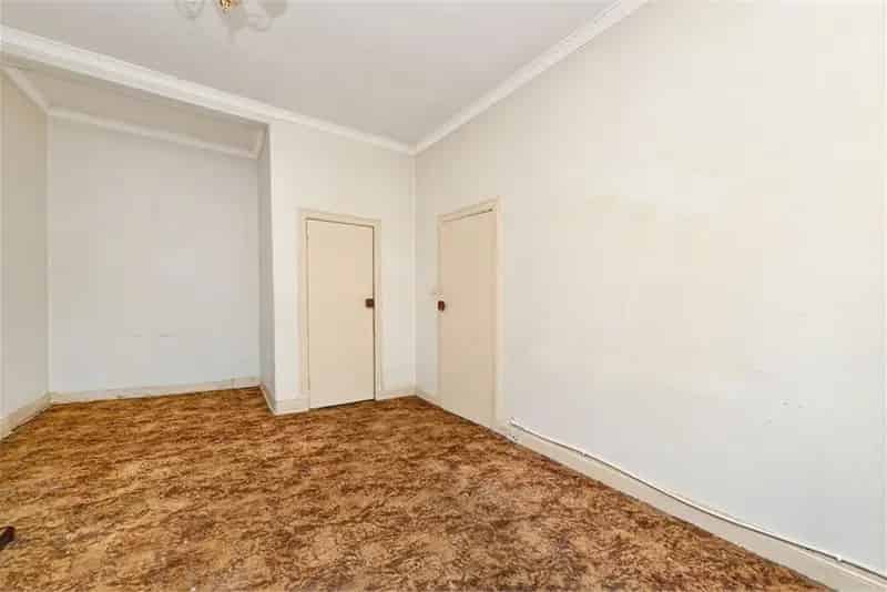 1 Bed Flat - First Floor with 1 Reception Room