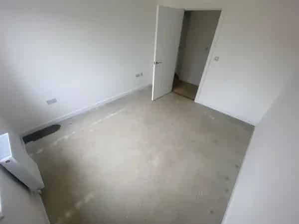 2-Bedroom Flat with Parking Space and Large Living Room