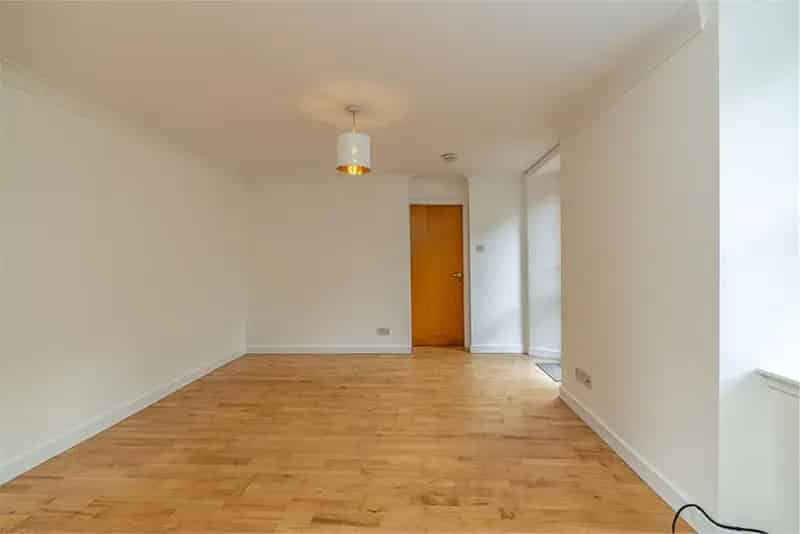 2 Bed Flat - Ground Floor with 1 Reception Room