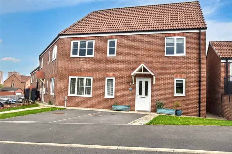 3-Bedroom End Townhouse For Sale Churwell