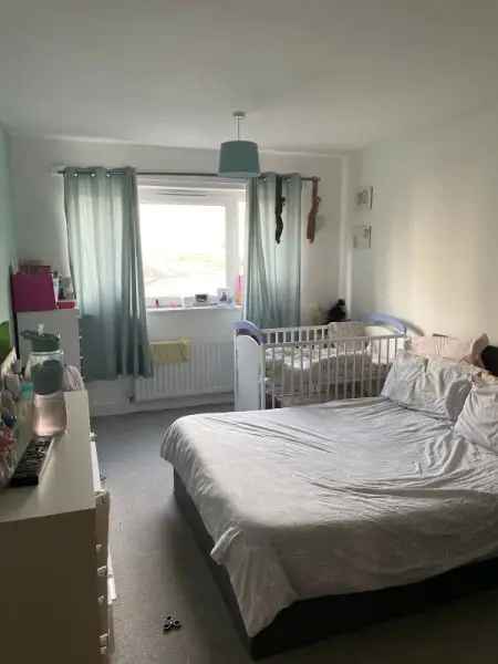 Flat For Rent in Taunton, England