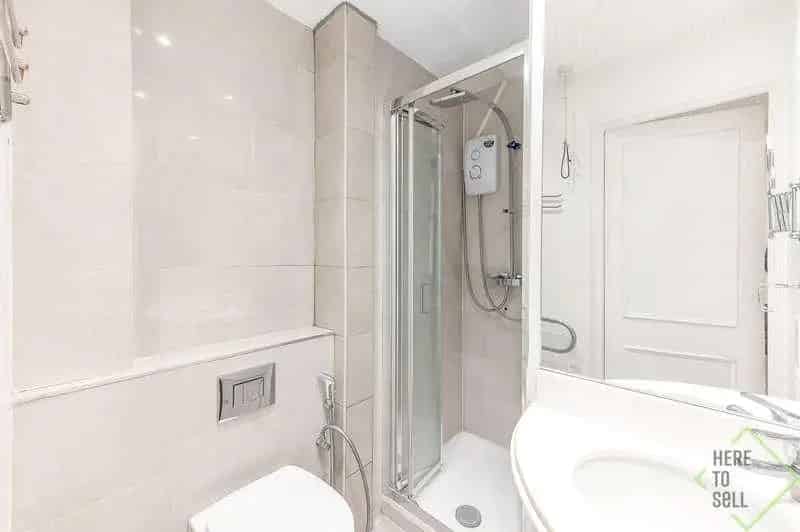 2 Bed Flat for Sale in Knightsbridge - Princes Court