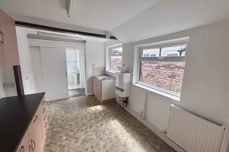 Spacious 2-Bed House in Hull HU9 - Zero Deposit Guarantee